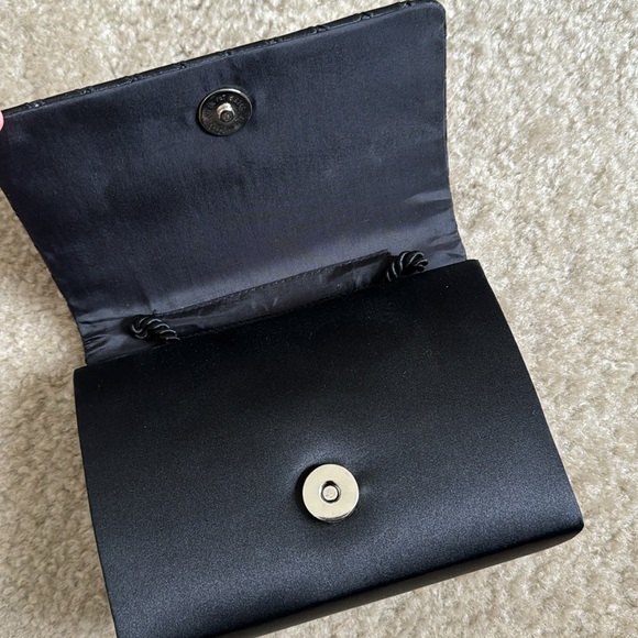 Black satin evening clutch handbag - Picture 7 of 10